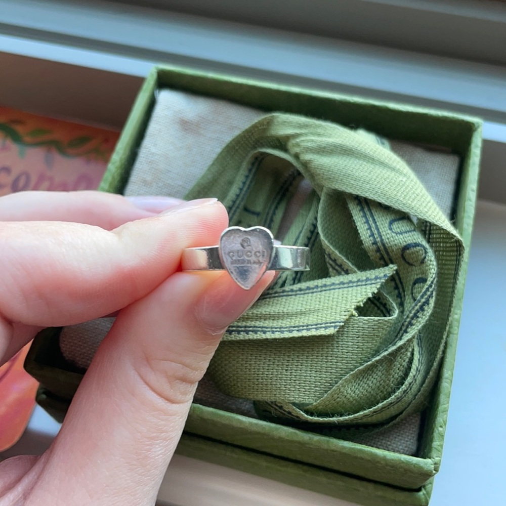 Heart ring with Gucci trademark